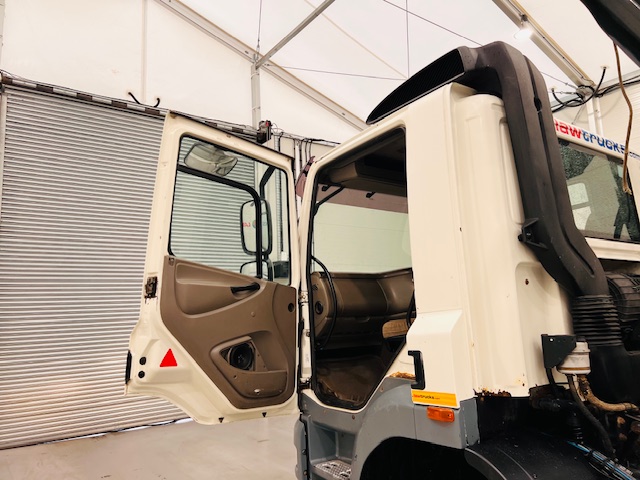 DAF CF85 360 8×4 Day Cab Hookloader Manual
