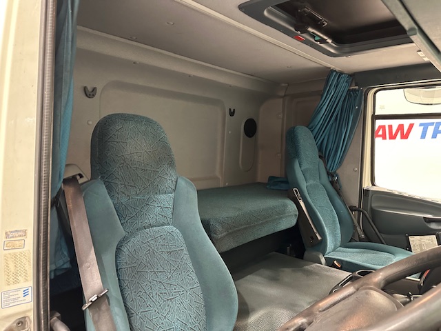 DAF CF65 220 Sleeper Cab Curtainsider Manual