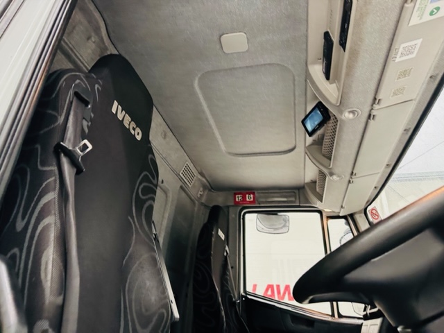 Iveco Stralis 310 AT 6×2 Box Van