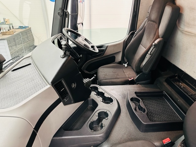 Mercedes Actros 1824 Day Cab Curtainsider
