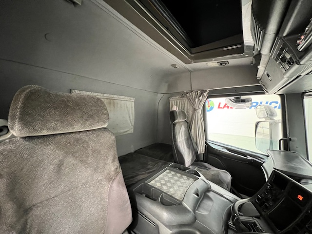 Scania P94 220 4×2 Sleeper Cab Box Van Manual