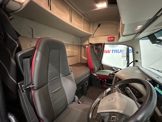 Volvo FH 500 6×2 Midlift Tractor Unit