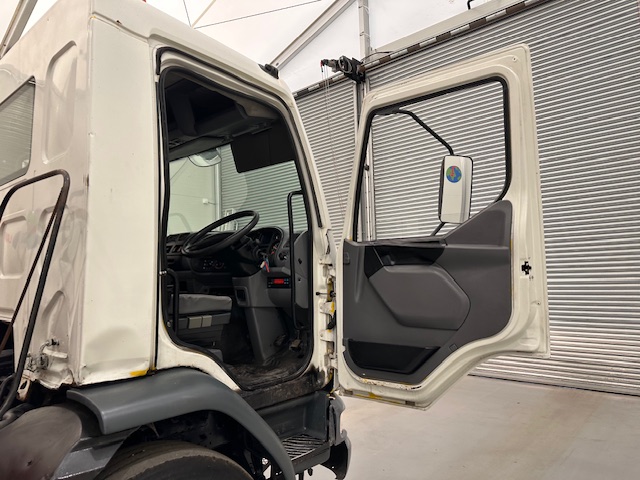 DAF LF55 220 4×2 Steel Tipper Grab Manual