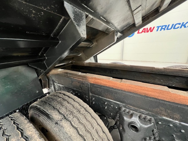 Scania P270 10 Tyre Day Cab Bulk Tipper with Crane