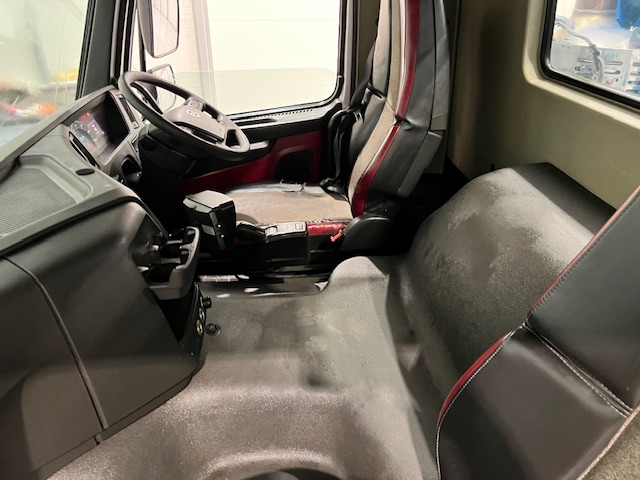 Volvo FMX 410 8×4 Day Cab Steel Tipper