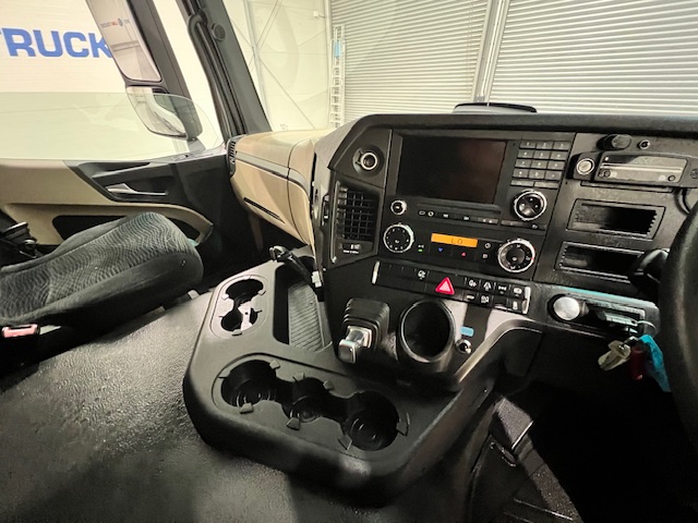 Mercedes Actros 1824 4×2 Sleeper Cab Fridge Box