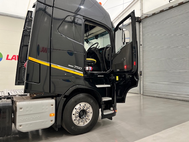 Volvo FH16 750 6×2 Midlift Tractor Unit