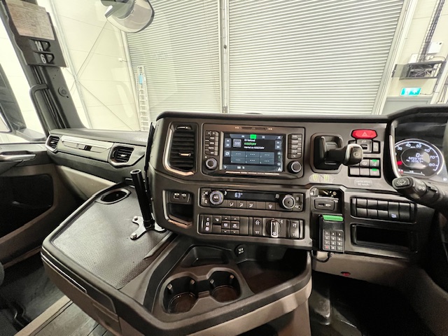 Scania R450 6×2 Midlift Highline Tractor Unit