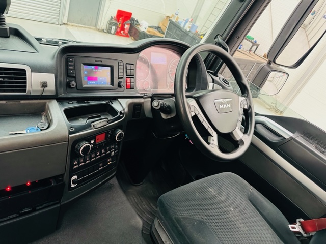 MAN TGM 18.250 Sleeper Cab Curtainsider