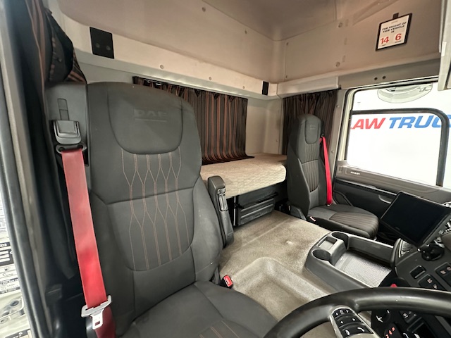DAF CF 450 6×2 Space Cab Tractor Unit