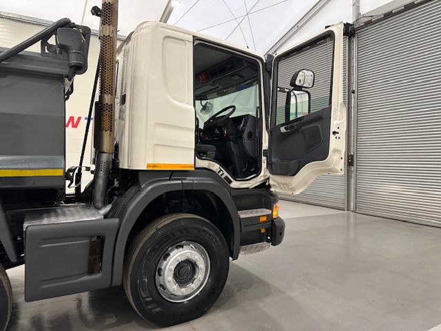 Scania P400 8×4 Rest Cab Steel Tipper