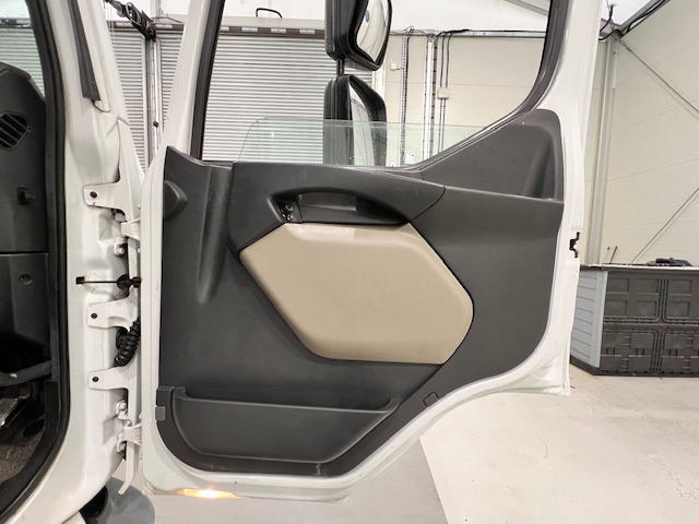 Renault Midlum 190 Sleeper Cab Box Van