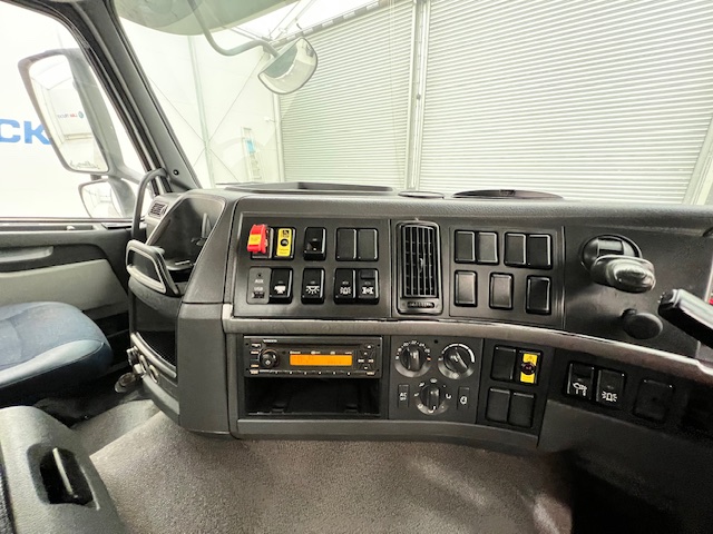Volvo FM 460 8×4 Steel Tipper Grab