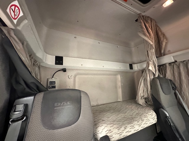 DAF CF 310 Sleeper Cab Curtainsider