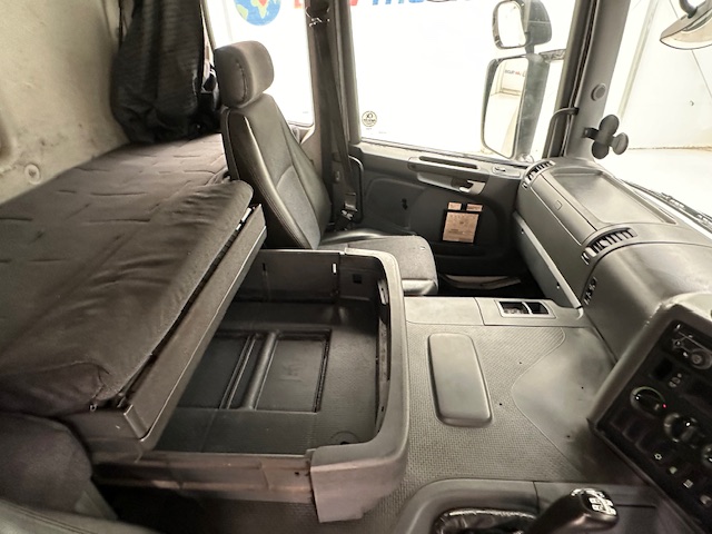 Scania P230 4×2 Sleeper Cab Curtainsider Manual