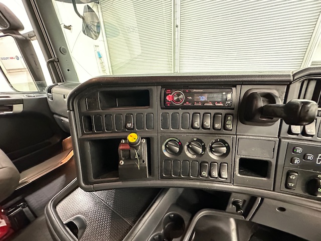 Scania R450 6×2 Rear Lift Highline Tractor Unit PTO