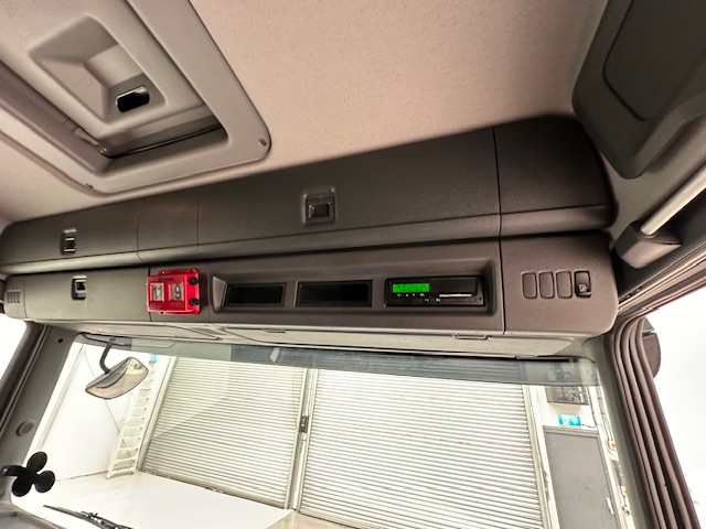 Scania P250 4×2 Sleeper Cab Box Van