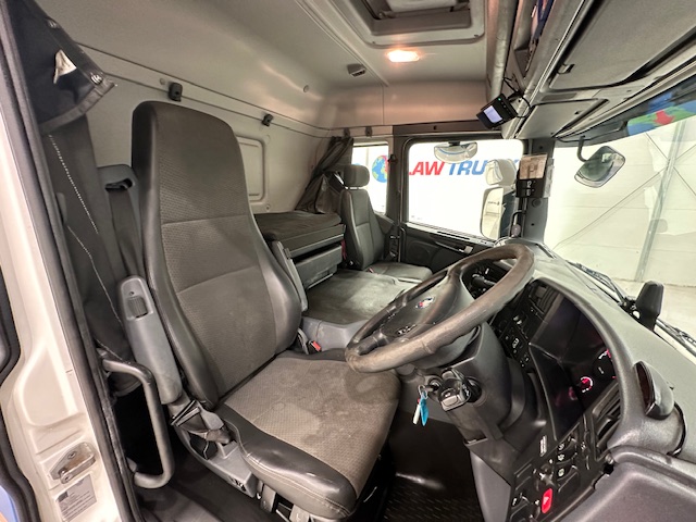 Scania P250 4×2 Sleeper Cab Fridge Box