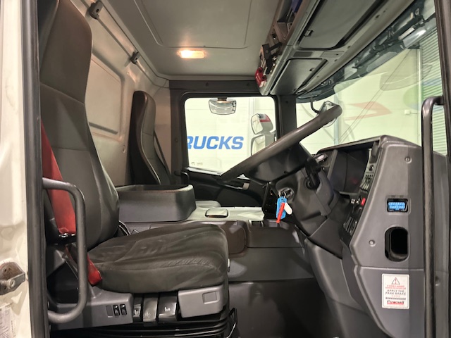 Scania P280 6×2 Rear Lift Day Cab Fridge Box