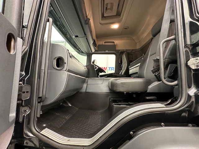 Scania P280 4×2 Sleeper Cab Box Van
