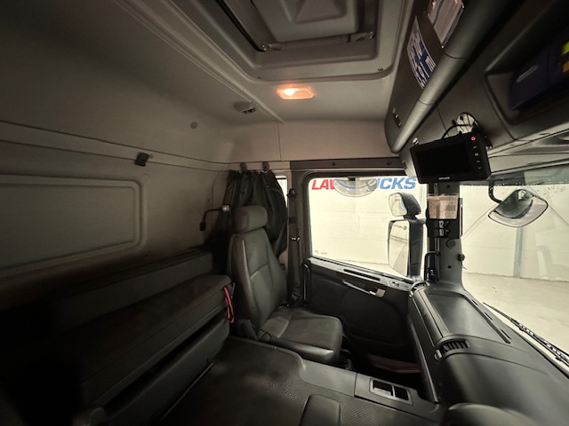 Scania P250 4×2 Sleeper Cab Fridge Box