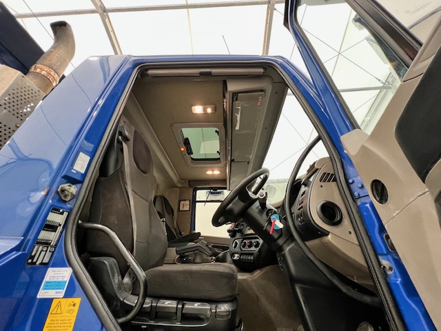 DAF CF85 360 8×4 Day Cab Hookloader