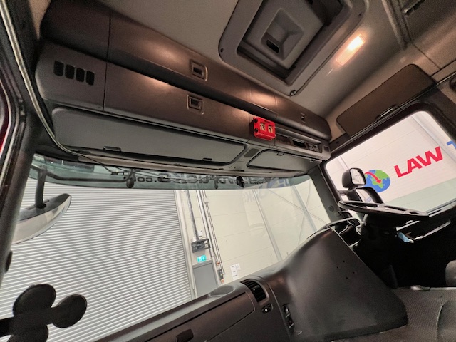Scania P230 4×2 Sleeper Cab Curtainsider
