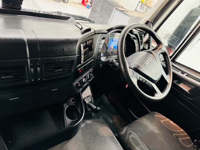 Iveco Stralis 310 AT 6×2 Box Van