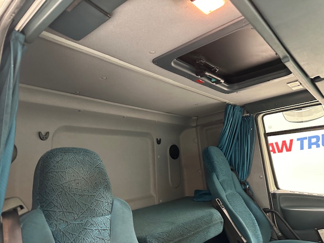 DAF CF65 220 Sleeper Cab Curtainsider Manual