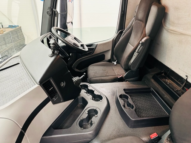Mercedes Actros 1824 Day Cab Curtainsider