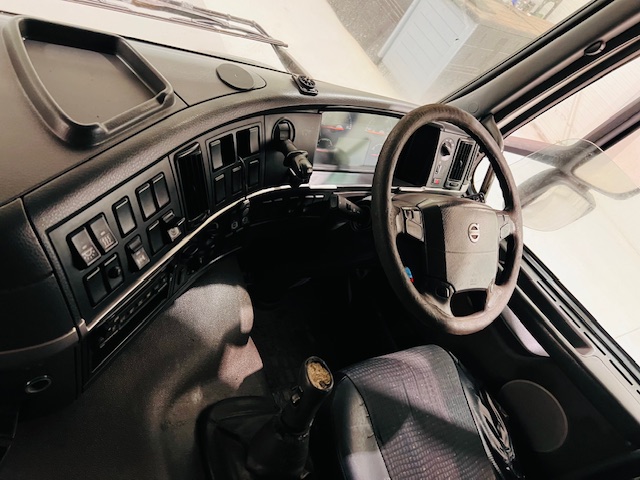 Volvo FM9 260 10 Tyre Sleeper Cab Curtainsider