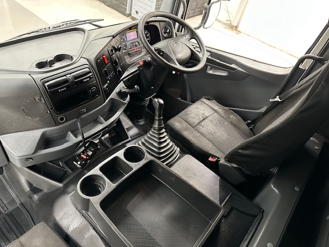 Mercedes Axor 1824 Day Cab Curtainsider Manual