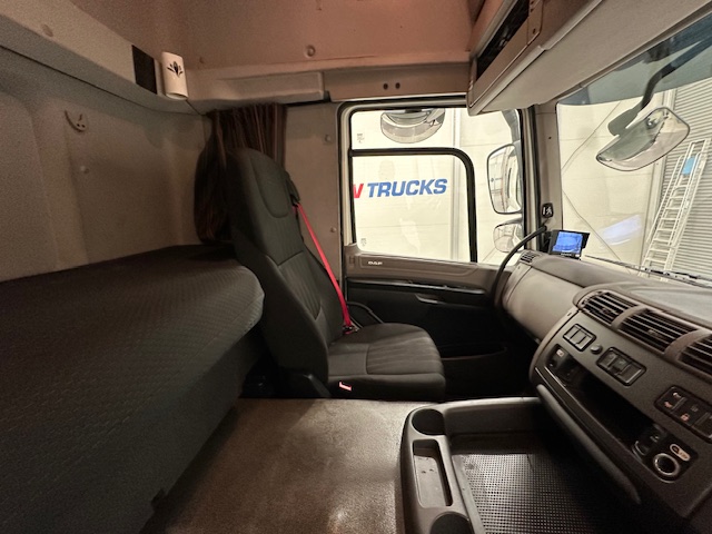 DAF CF 260 Sleeper Cab Curtainsider