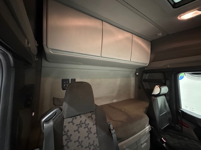 Scania R450 6×2 Midlift Highline Tractor Unit