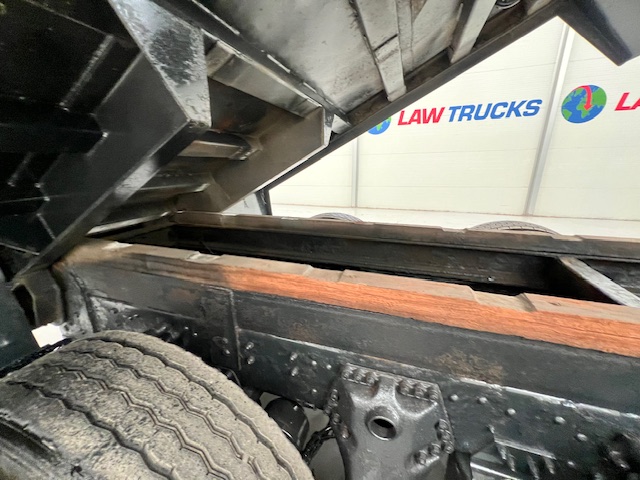 Scania P270 10 Tyre Day Cab Bulk Tipper with Crane