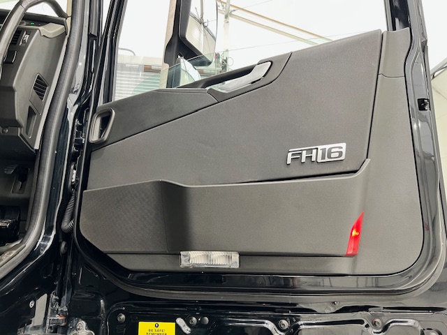 Volvo FH16 750 6×2 Midlift Tractor Unit