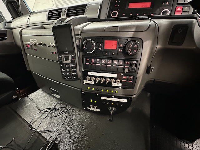 MAN TGS 26.360 6×2 Sleeper Cab Insulated Box Van