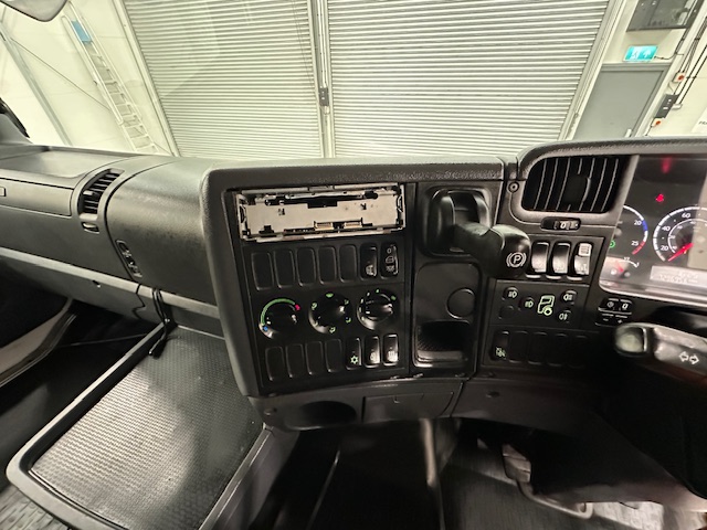 Scania R480 6×2 Midlift Tractor Unit Manual