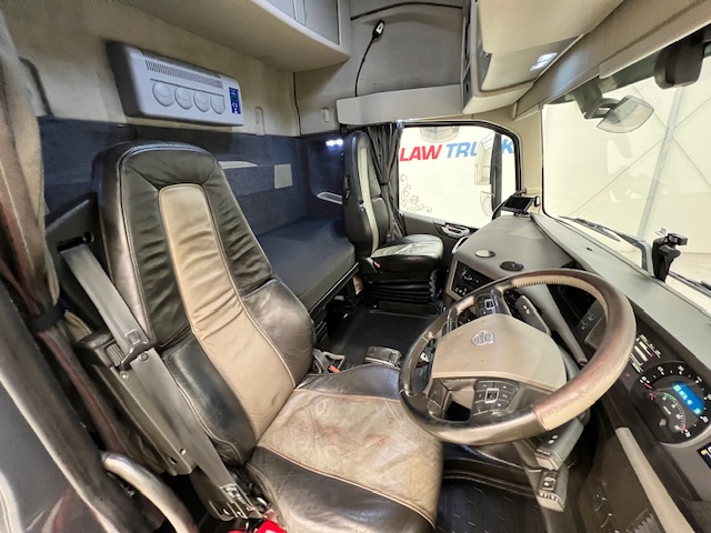 Volvo FH 500 6×2 Midlift Tractor Unit