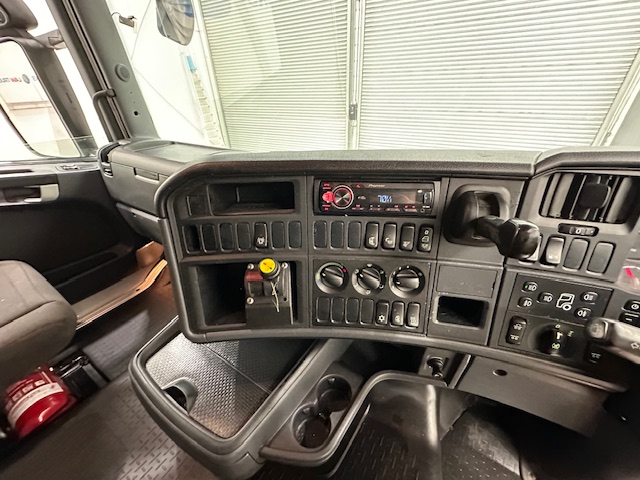 Scania R450 6×2 Rear Lift Highline Tractor Unit PTO