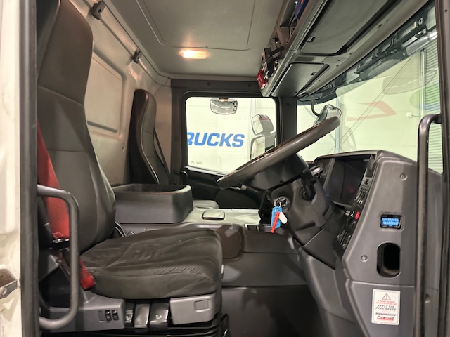 Scania P280 6×2 Rear Lift Day Cab Fridge Box