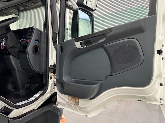 Scania P280 6×2 Rear Lift Day Cab Fridge Box Manual