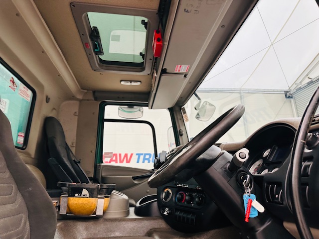 DAF CF75 310 Day Cab Dropside Brick Grab