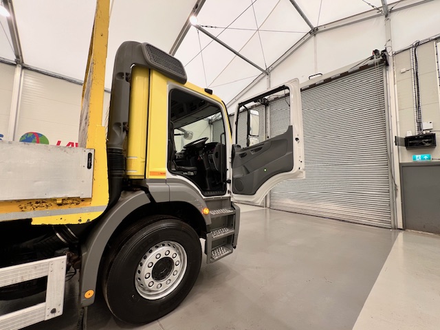 Mercedes Axor 2529 Rear Lift Brick Grab Manual