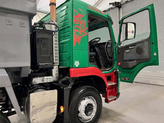 Volvo FM 400 8×4 Day Cab Tipper