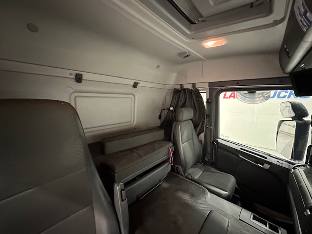 Scania P250 4×2 Sleeper Cab Fridge Box