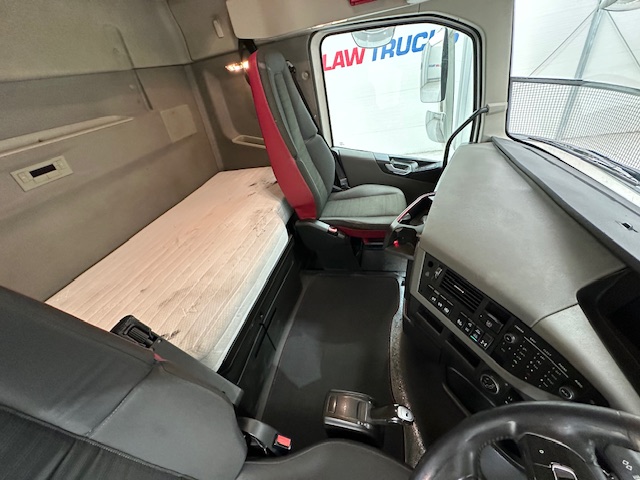 Volvo FH 500 Euro 5 6×2 Tractor Unit Safari Edition