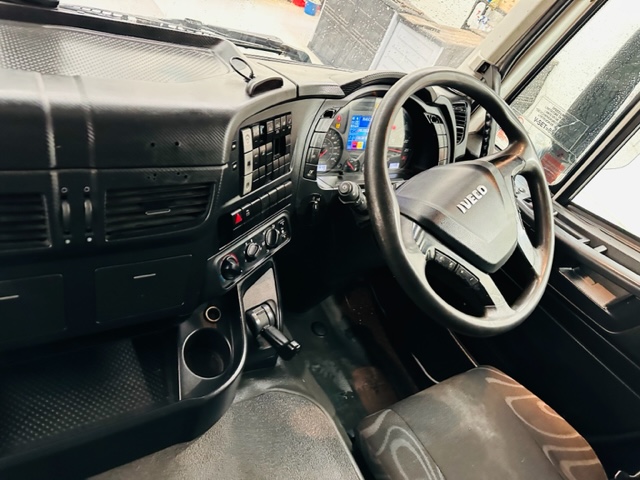 Iveco Stralis 310 AT 6×2 Box Van