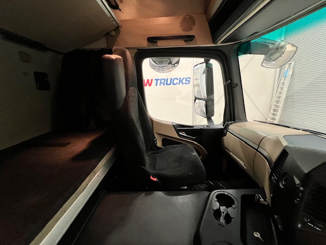 Mercedes Actros 1824 4×2 Sleeper Cab Fridge Box