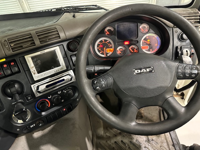 DAF CF85 360 8×4 Day Cab Steel Tipper